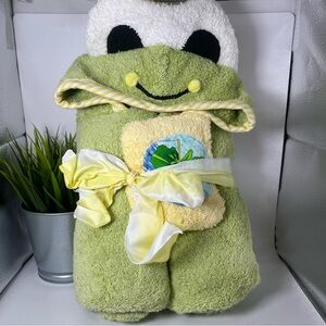 New Hooded Baby Towel Green Frog with Washcloth Pad